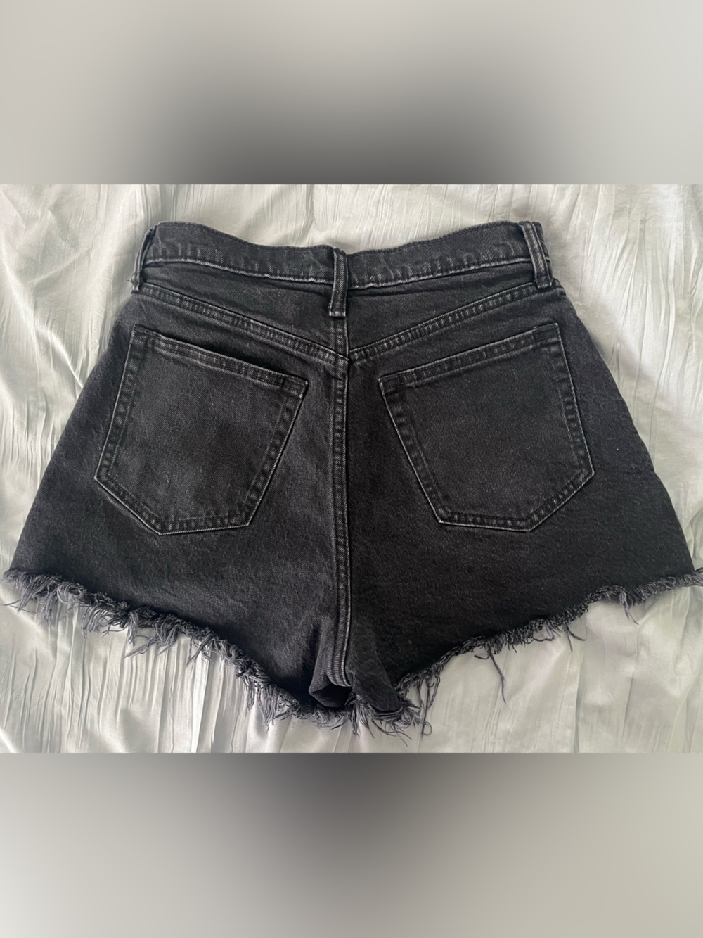 Abercrombie & Fitch ‘90s Relaxed Cutoff Shorts High Rise - Picture 2 of 3